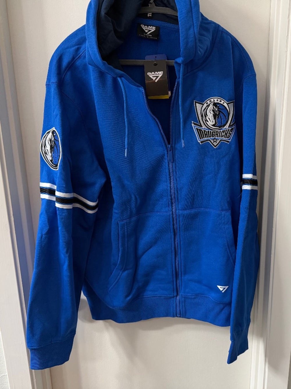NWT - GAME 7 brand Dallas Mavericks NBA hoodie Size Large